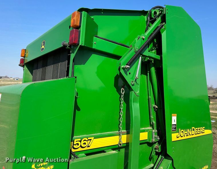 image for item DR5112 2004 John Deere 567  round baler