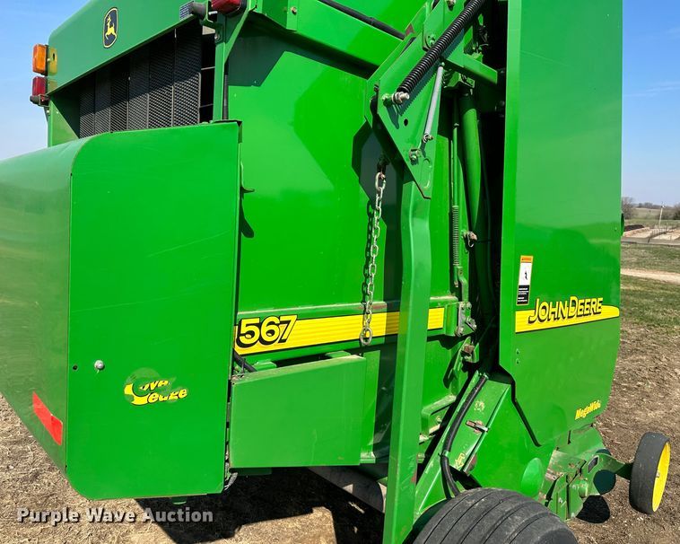 image for item DR5112 2004 John Deere 567  round baler