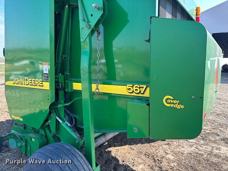 image for item DR5112 2004 John Deere 567  round baler