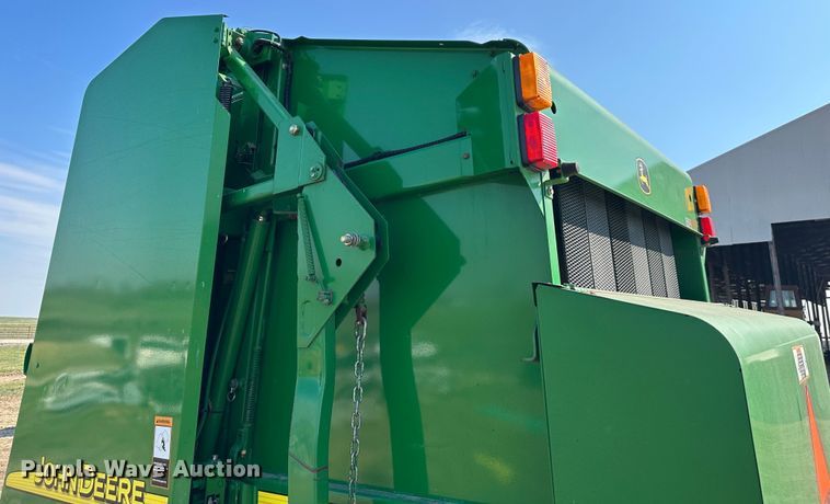 image for item DR5112 2004 John Deere 567  round baler