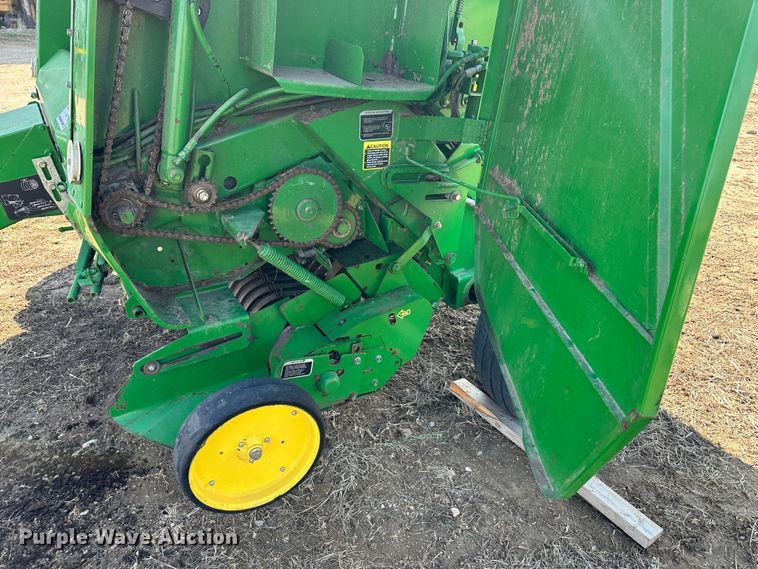 image for item DR5112 2004 John Deere 567  round baler