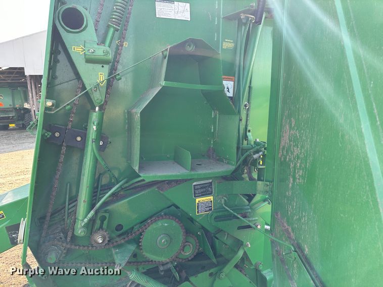 image for item DR5112 2004 John Deere 567  round baler