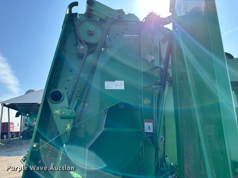 image for item DR5112 2004 John Deere 567  round baler