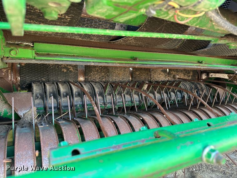 image for item DR5112 2004 John Deere 567  round baler