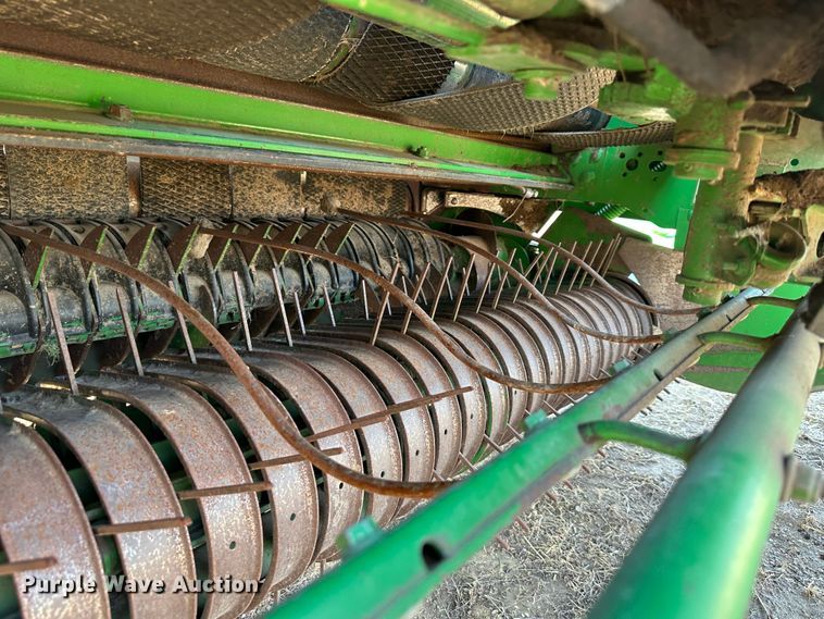image for item DR5112 2004 John Deere 567  round baler