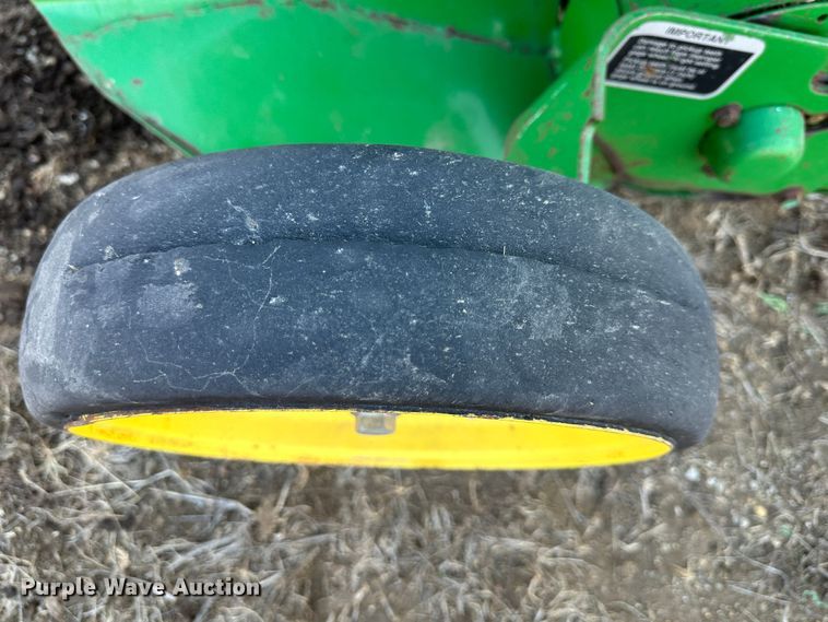 image for item DR5112 2004 John Deere 567  round baler