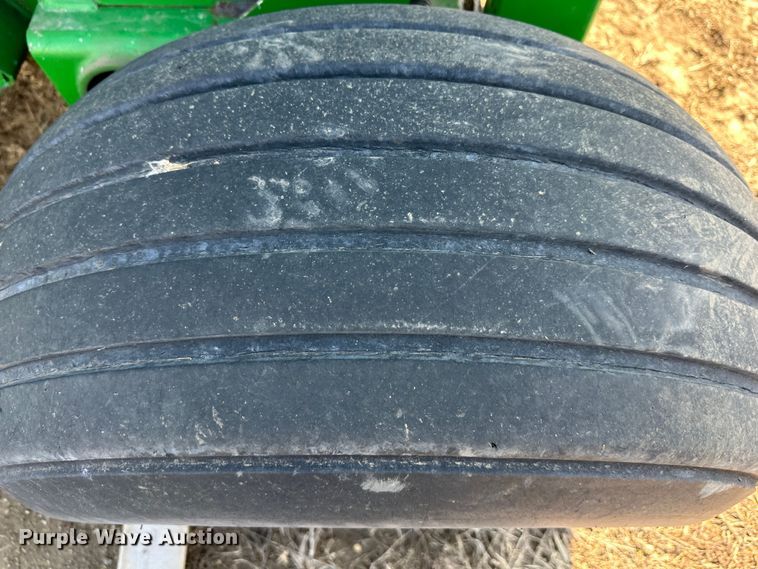 image for item DR5112 2004 John Deere 567  round baler