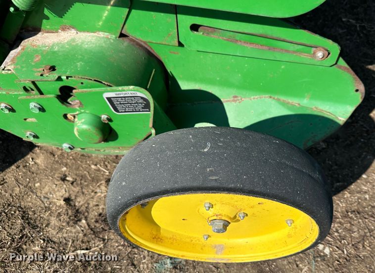 image for item DR5112 2004 John Deere 567  round baler