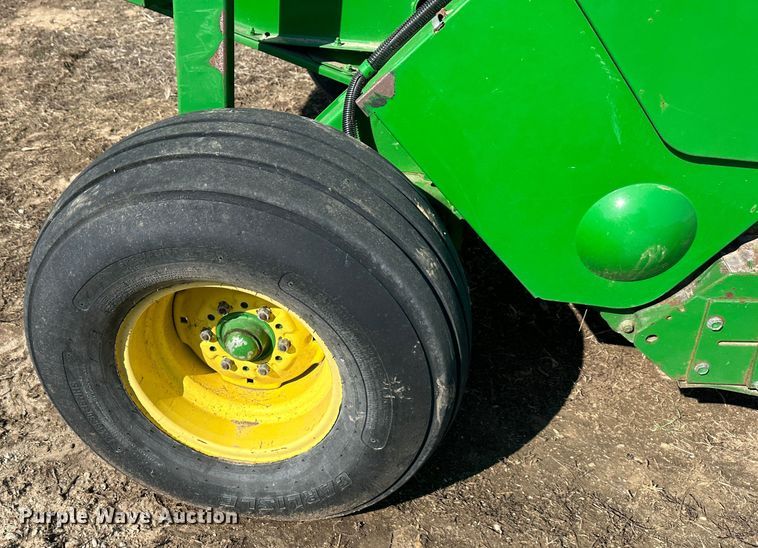 image for item DR5112 2004 John Deere 567  round baler