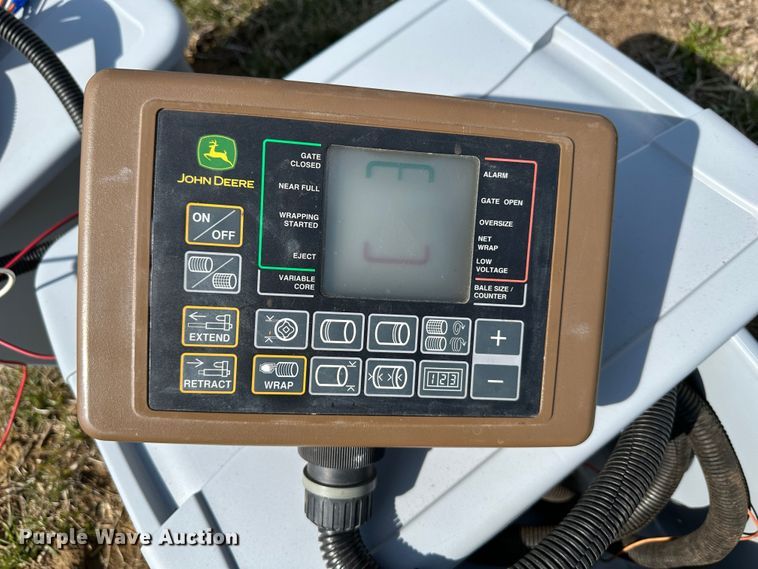 image for item DR5112 2004 John Deere 567  round baler