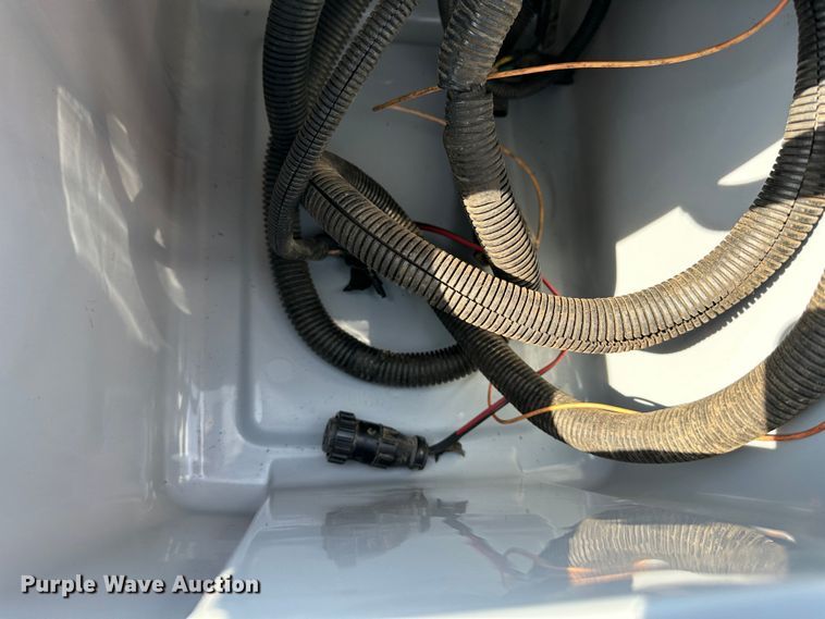 image for item DR5112 2004 John Deere 567  round baler