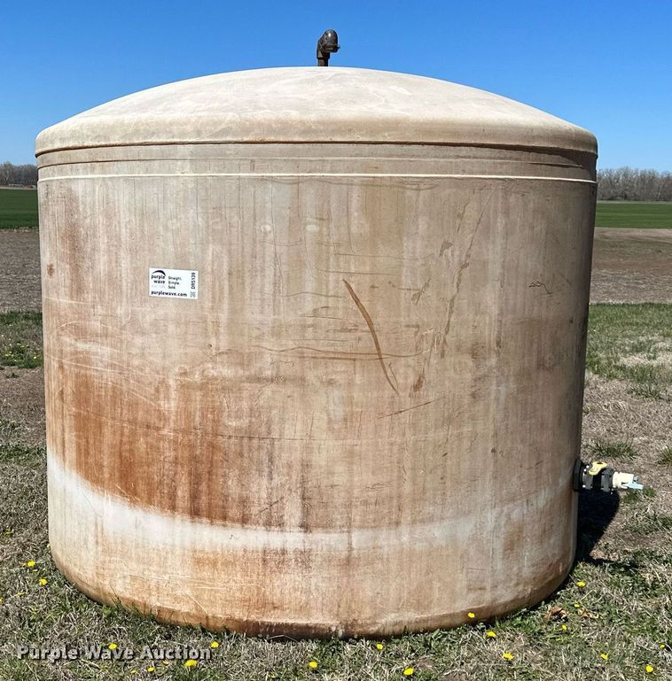 image for item DR5139 2,500 gallon poly tank