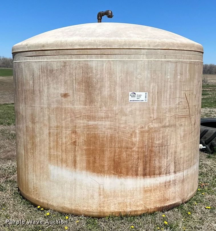 image for item DR5139 2,500 gallon poly tank