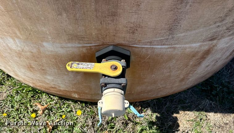 image for item DR5139 2,500 gallon poly tank