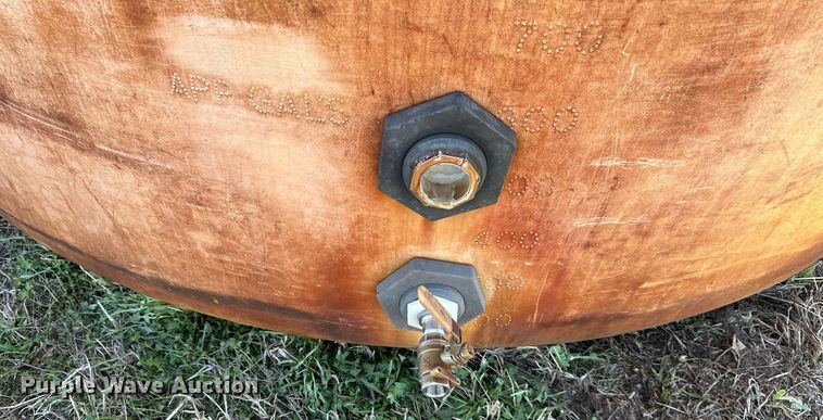 image for item DR5139 2,500 gallon poly tank