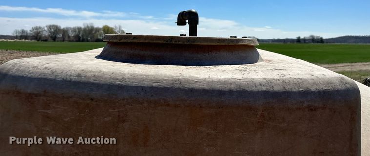 image for item DR5139 2,500 gallon poly tank