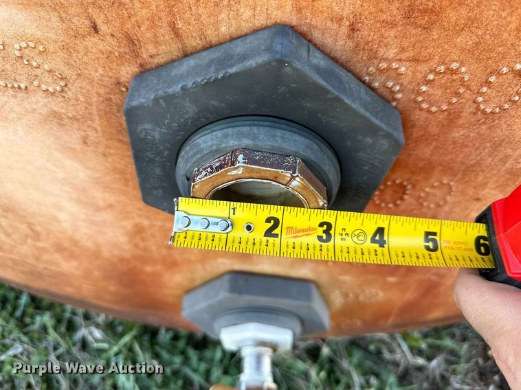 image for item DR5139 2,500 gallon poly tank