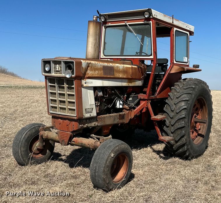 image for item DR5141 1974 International Harvester Farmall 966  tractor