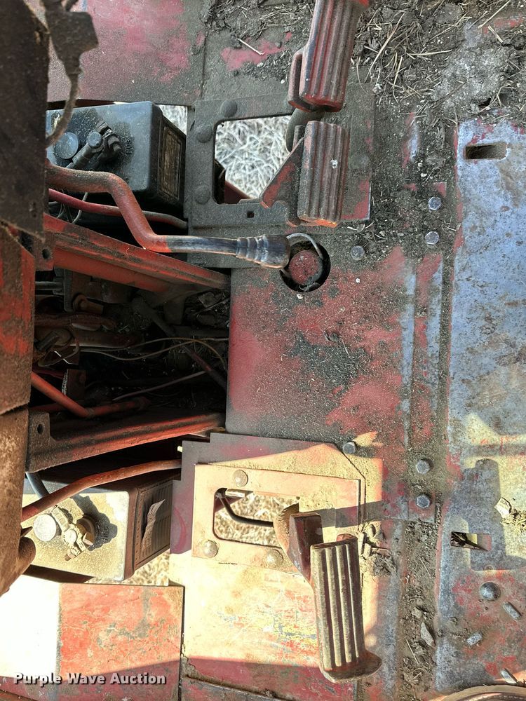 image for item DR5141 1974 International Harvester Farmall 966  tractor