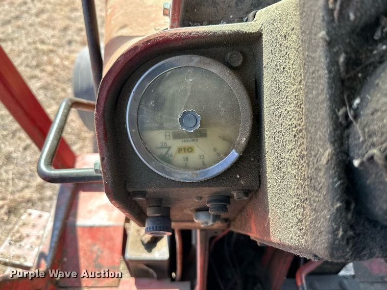 image for item DR5141 1974 International Harvester Farmall 966  tractor