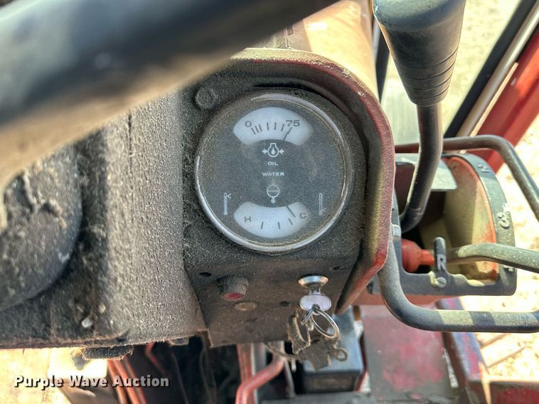 image for item DR5141 1974 International Harvester Farmall 966  tractor