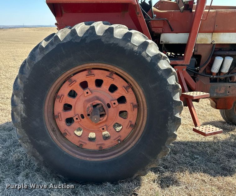 image for item DR5141 1974 International Harvester Farmall 966  tractor