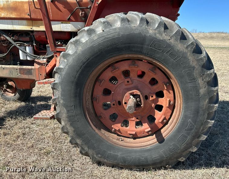 image for item DR5141 1974 International Harvester Farmall 966  tractor