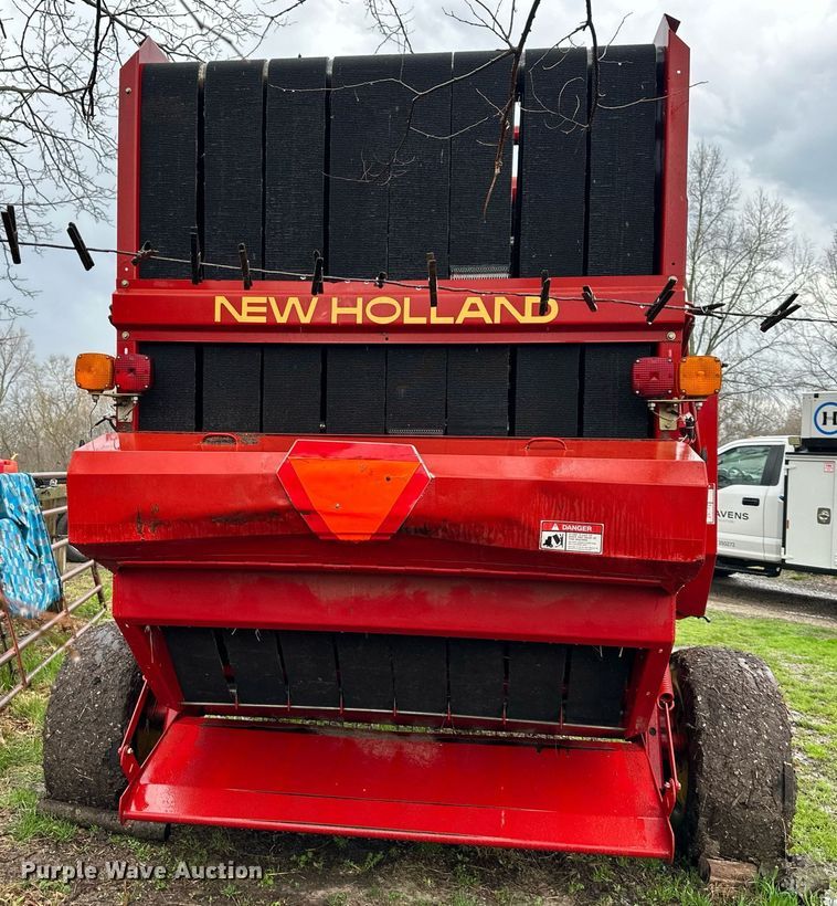 image for item DR5142 1999 New Holland 688  round baler