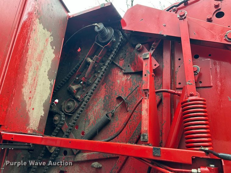 image for item DR5142 1999 New Holland 688  round baler