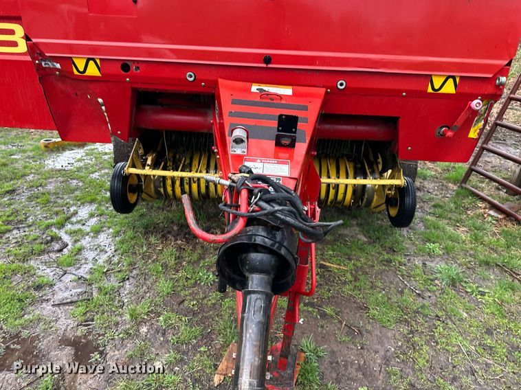 image for item DR5142 1999 New Holland 688  round baler