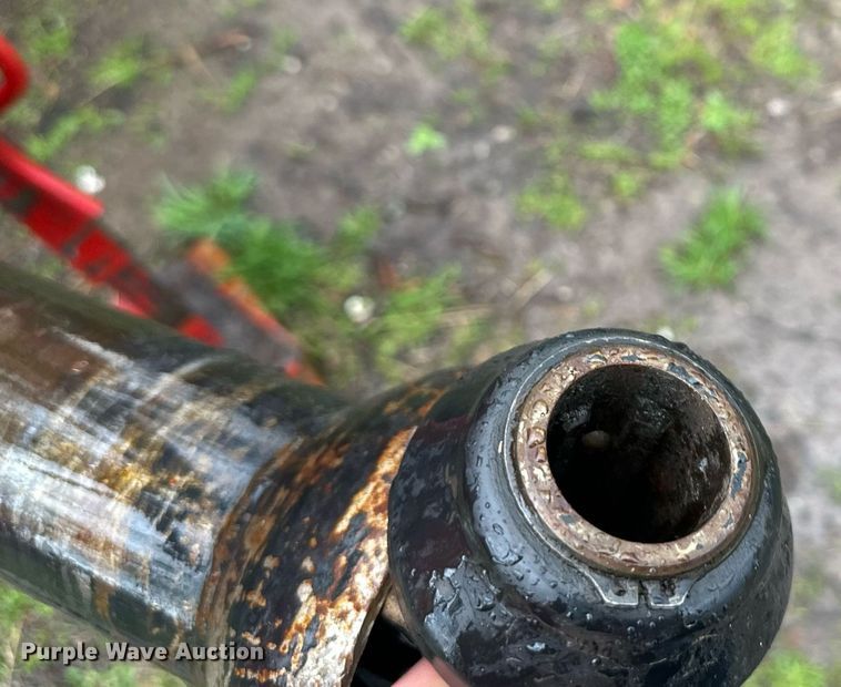 image for item DR5142 1999 New Holland 688  round baler