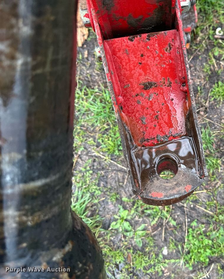 image for item DR5142 1999 New Holland 688  round baler