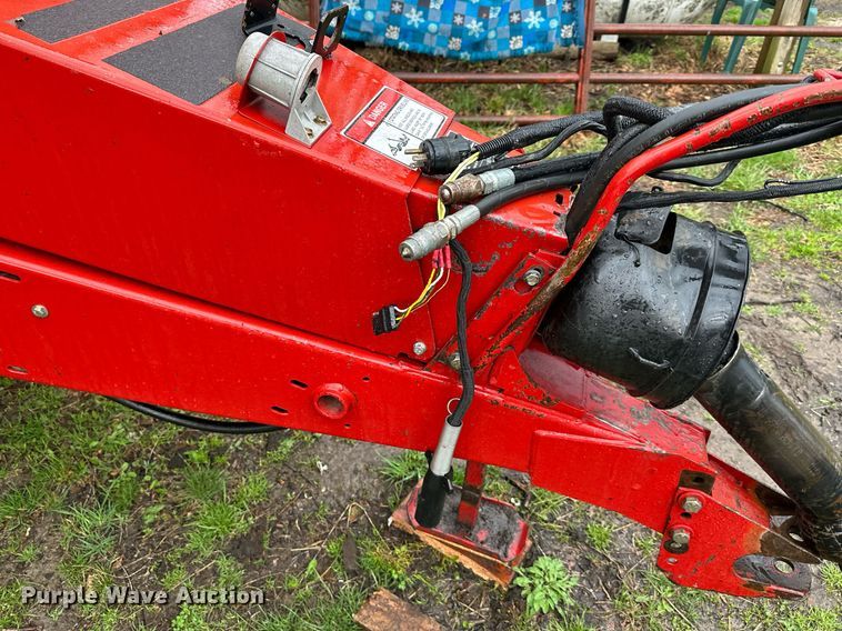 image for item DR5142 1999 New Holland 688  round baler