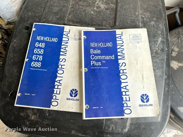image for item DR5142 1999 New Holland 688  round baler