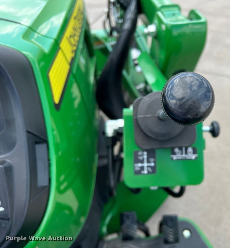 image for item DR5538 2022 John Deere 3032E  MFWD tractor