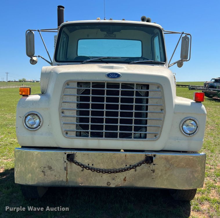 image for item DR5546 1986 Ford 9000  semi truck