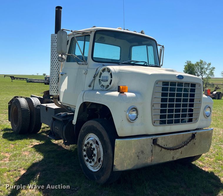 image for item DR5546 1986 Ford 9000  semi truck