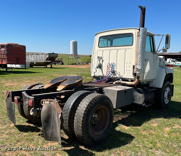 image for item DR5546 1986 Ford 9000  semi truck