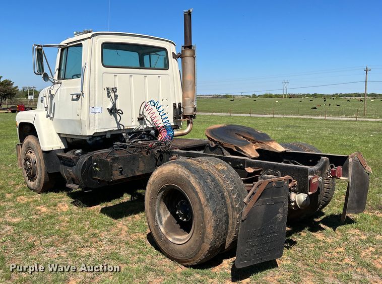image for item DR5546 1986 Ford 9000  semi truck