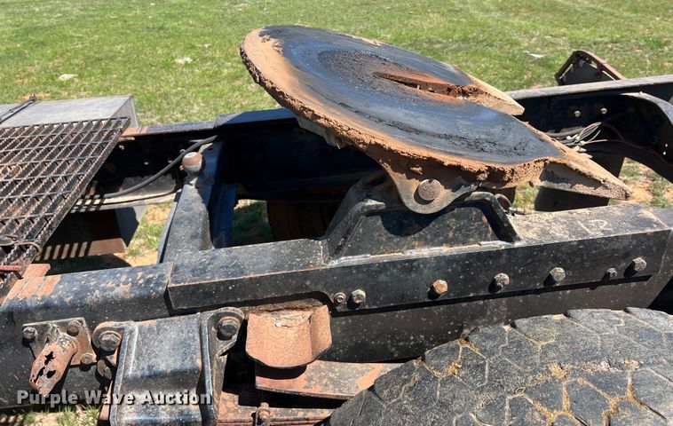 image for item DR5546 1986 Ford 9000  semi truck