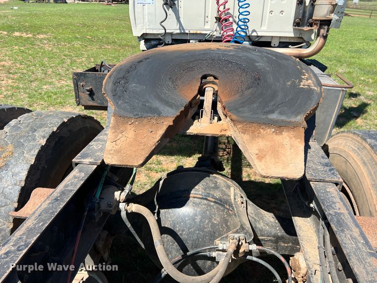 image for item DR5546 1986 Ford 9000  semi truck