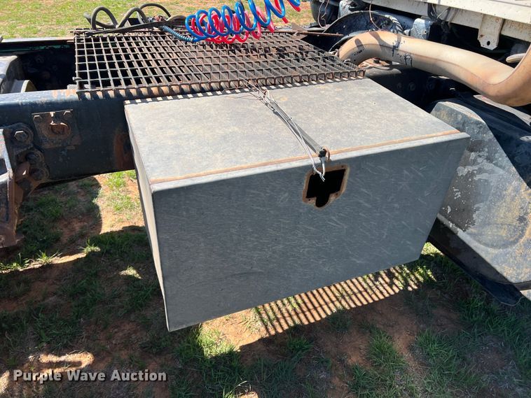 image for item DR5546 1986 Ford 9000  semi truck