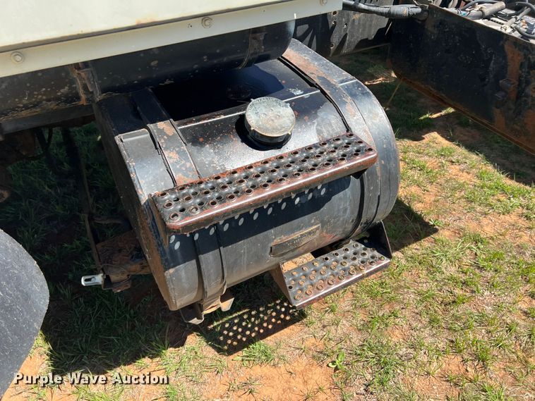 image for item DR5546 1986 Ford 9000  semi truck