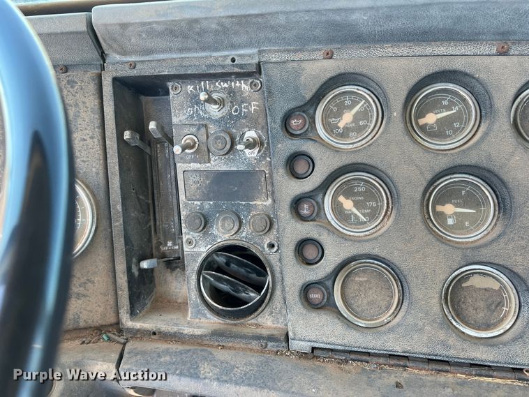 image for item DR5546 1986 Ford 9000  semi truck