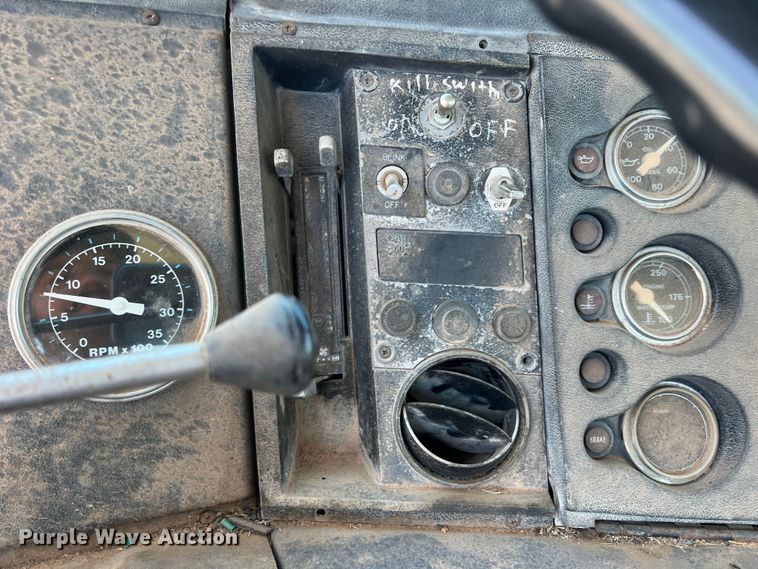 image for item DR5546 1986 Ford 9000  semi truck