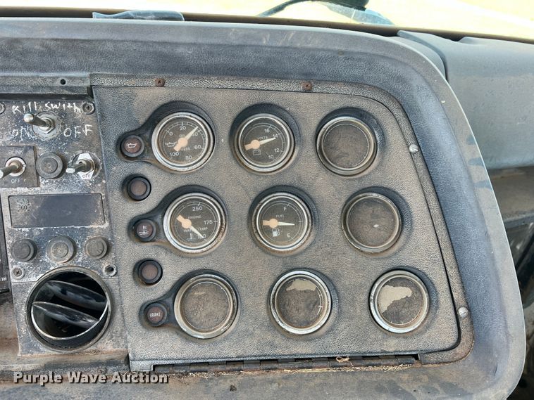 image for item DR5546 1986 Ford 9000  semi truck