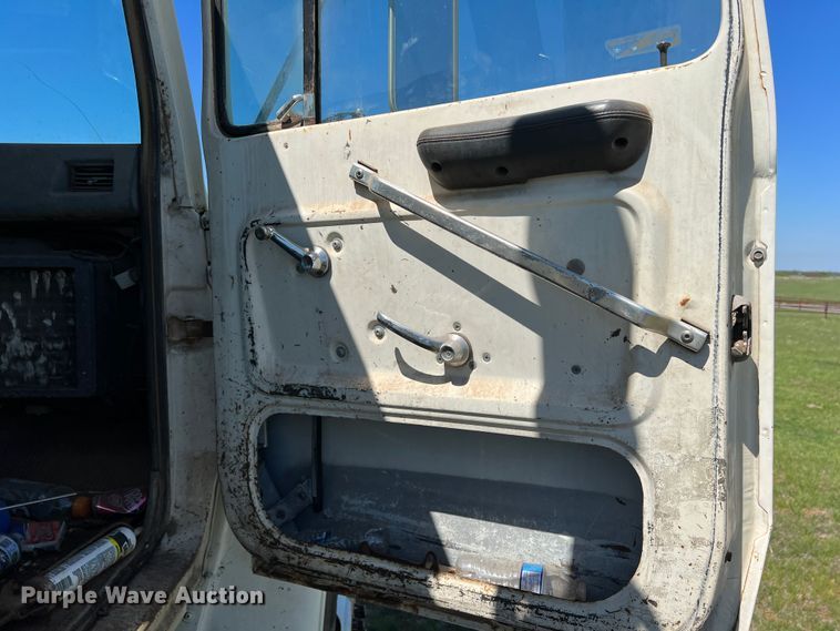 image for item DR5546 1986 Ford 9000  semi truck