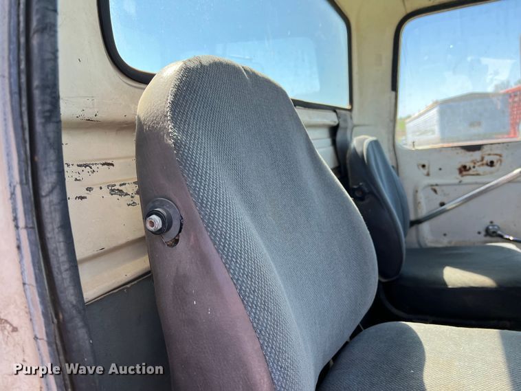 image for item DR5546 1986 Ford 9000  semi truck