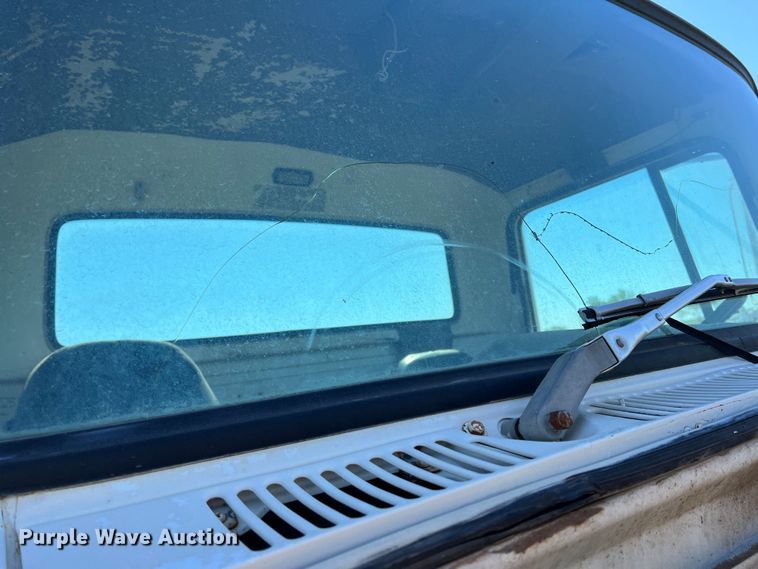 image for item DR5546 1986 Ford 9000  semi truck