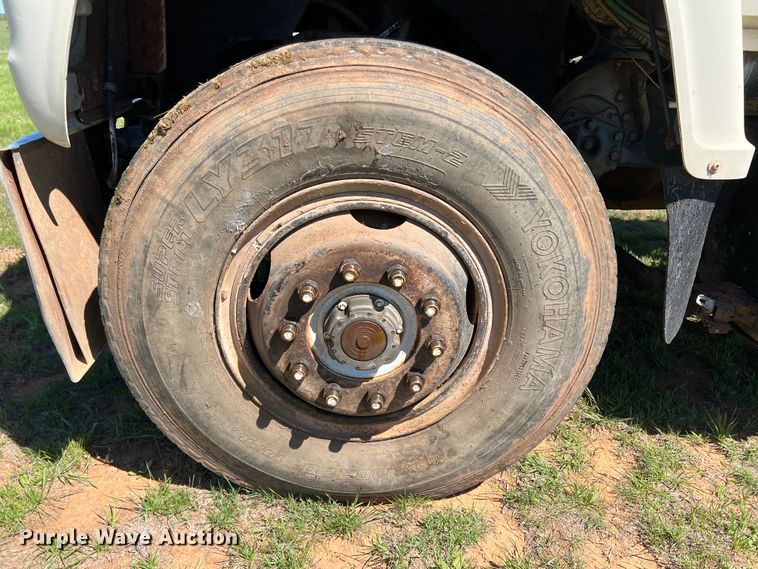 image for item DR5546 1986 Ford 9000  semi truck